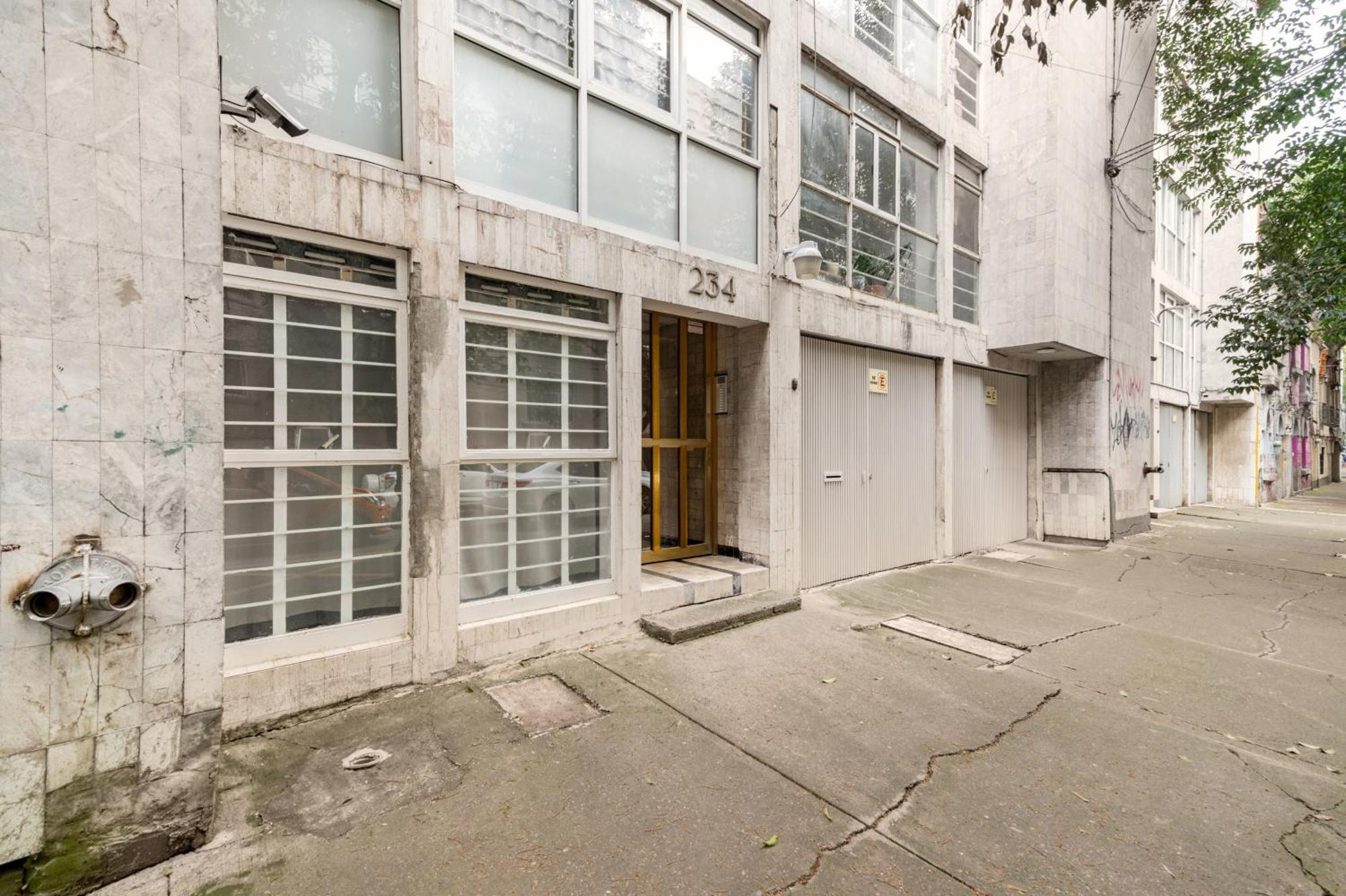 T301 - 1 Bedroom - 1 Bth